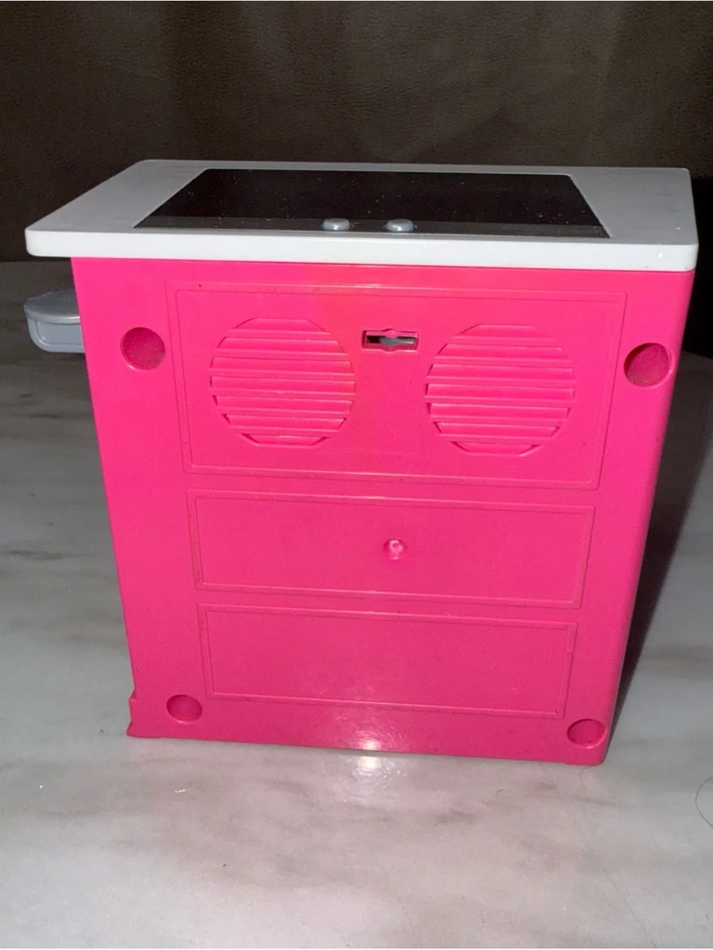 Barbie Dreamhouse stove, oven lights up and makes noise